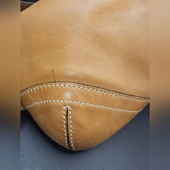 Vintage Coach Soho Flap leather shoulder bag in a British Tan color. - Picture 8 of 16